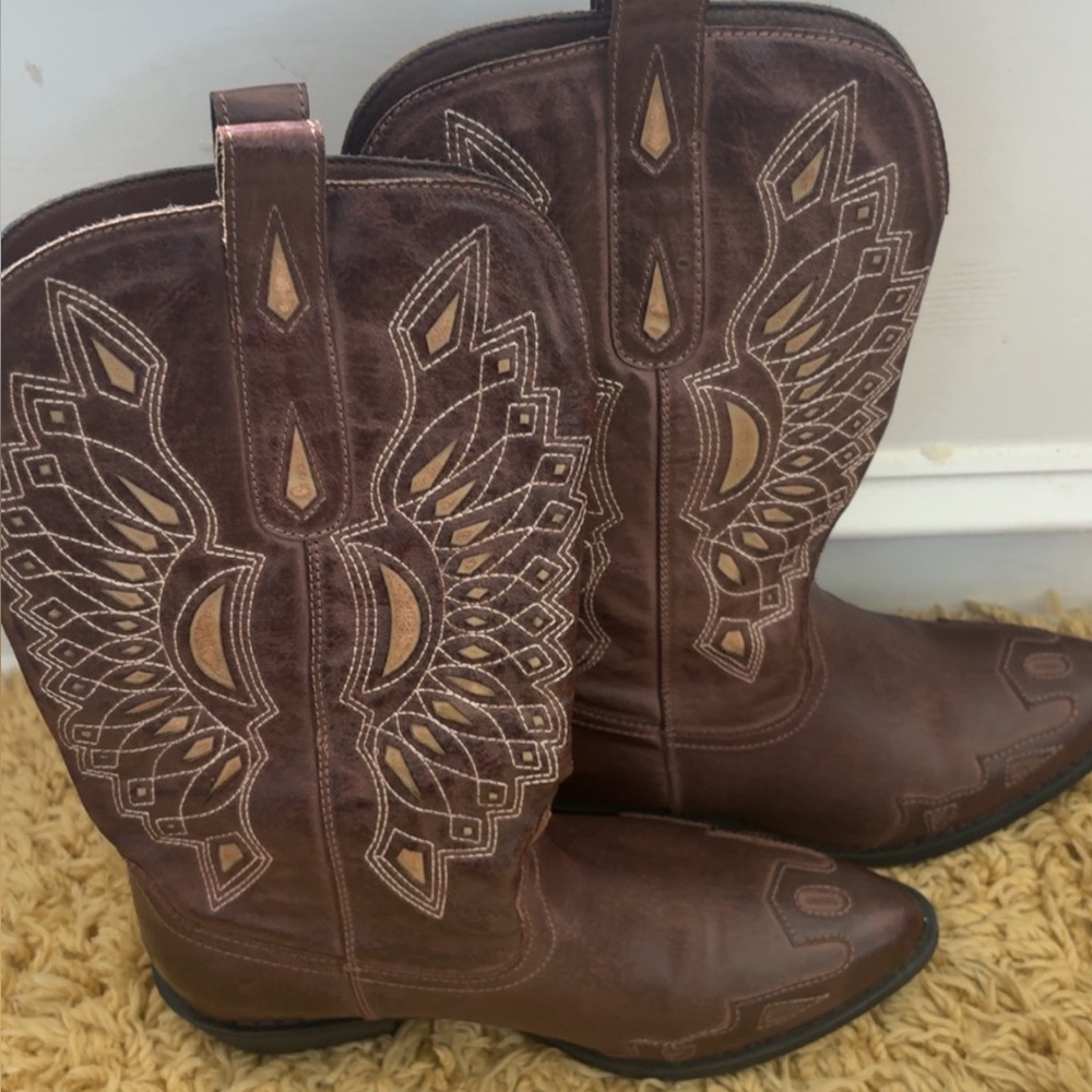 Brown Western Cowboy Boots with Embroidered Design